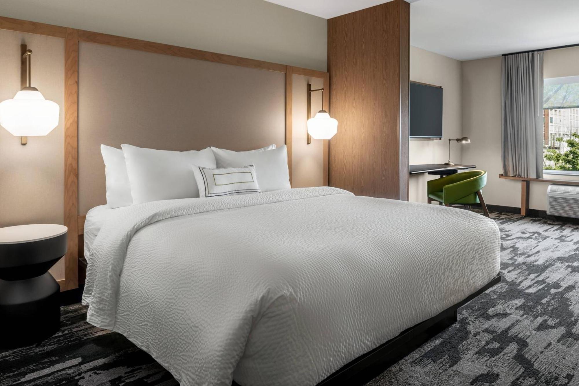 Hotel Fairfield & By Marriott Milwaukee West