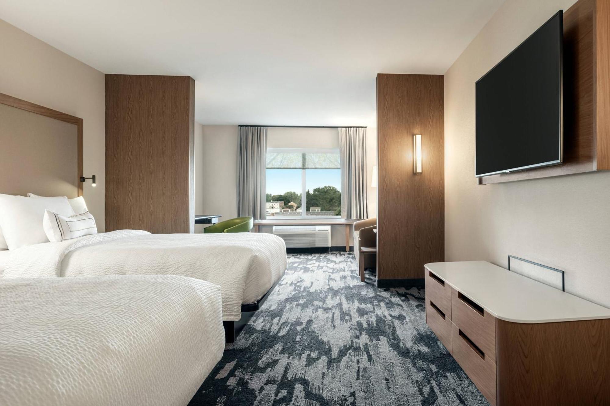 Hotel Fairfield & By Marriott Milwaukee West 3*