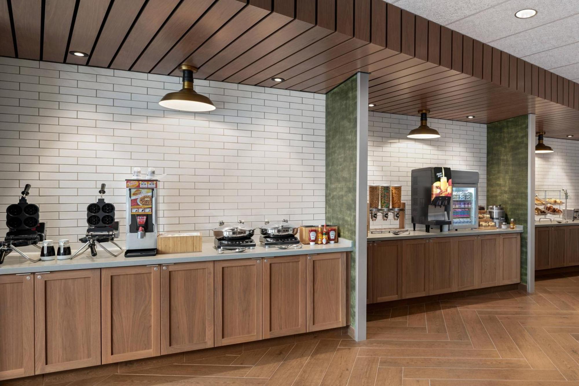 Hotel Fairfield & By Marriott Milwaukee West West Milwaukee