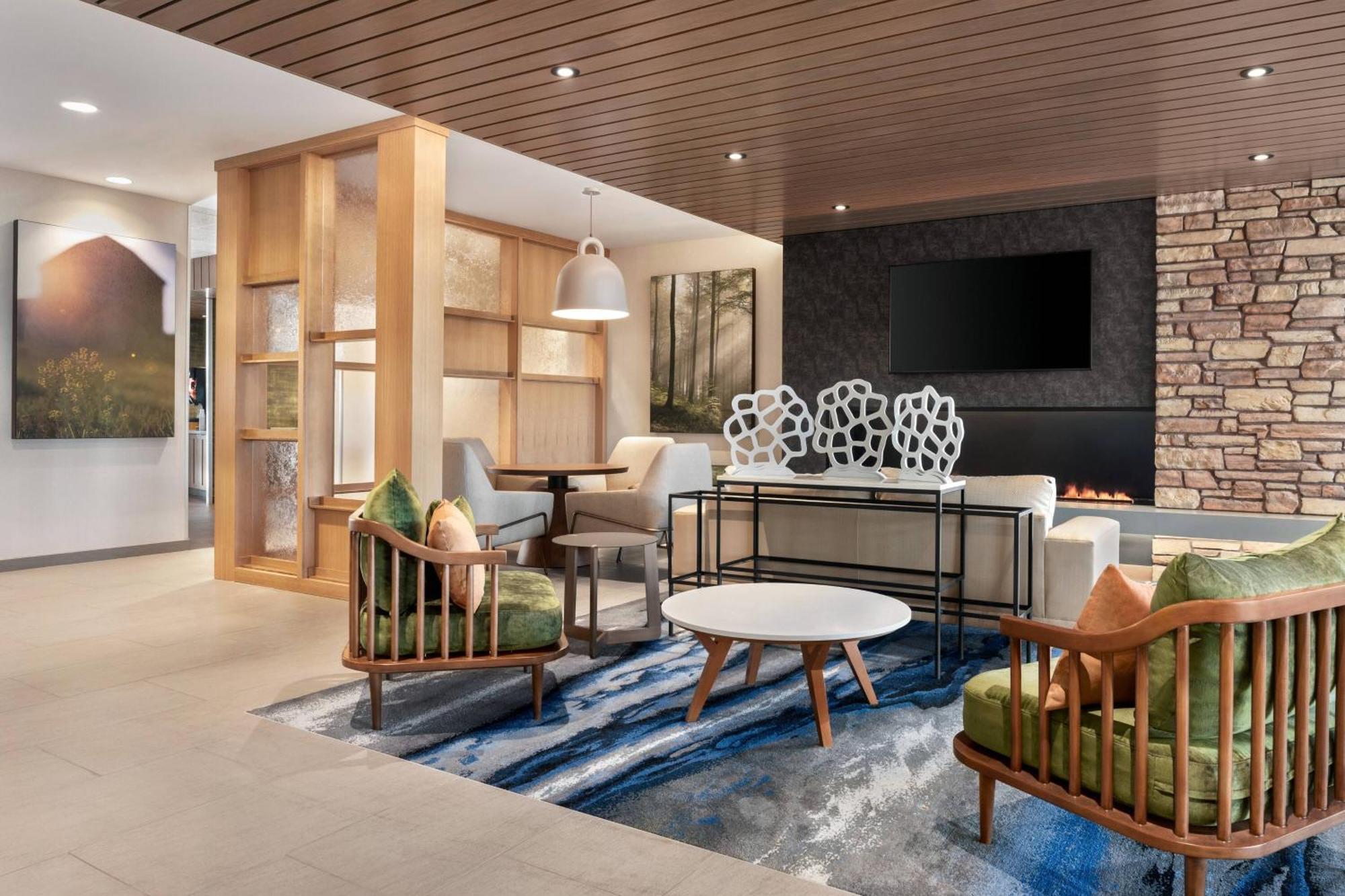 Fairfield & By Marriott Milwaukee West Hotel 3*