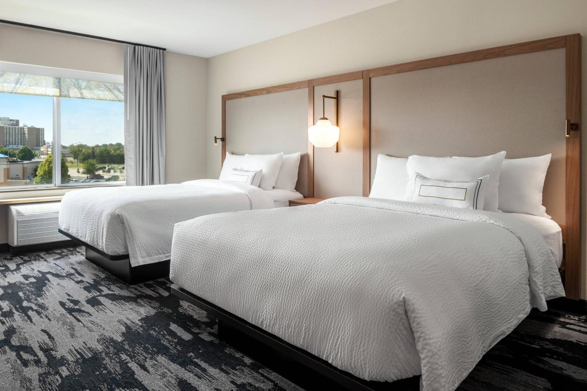 Fairfield & By Marriott Milwaukee West Hotel West Milwaukee